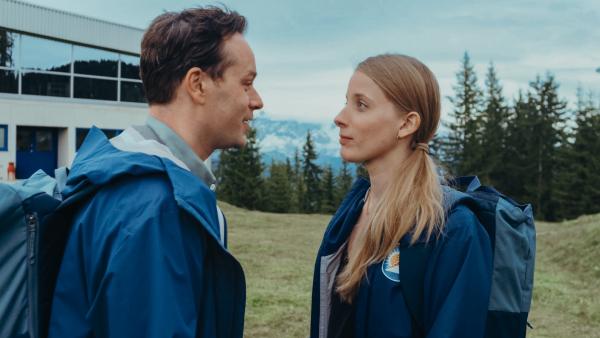 Bild 1 von 15: Lisa Gruber (Cindy Klink) und Basti Kraus (Florian Bartholomäi) haben gemeinsame Zukunftspläne - beruflich und privat.