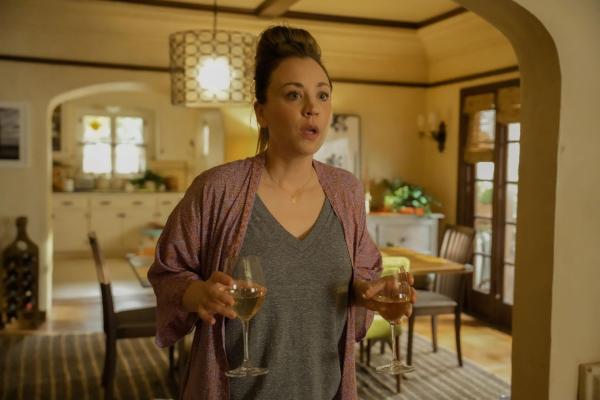 Bild 1 von 11: Ava Bartlett (Kaley Cuoco)
