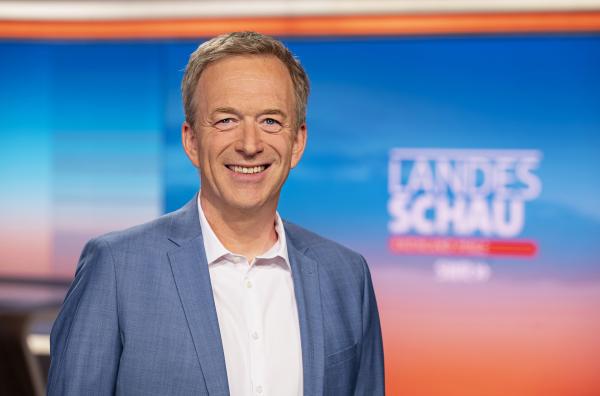 Bild 1 von 3: SWR Moderator Martin Seidler