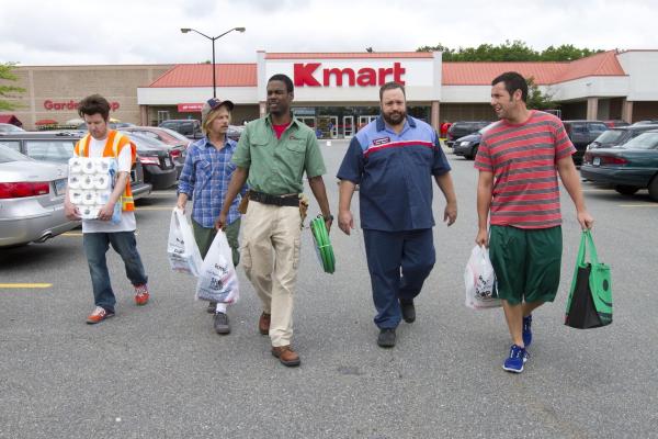 Bild 1 von 8: (v.l.n.r.) Nick (Nick Swardson); Marcus Higgins (David Spade); Kurt McKenzie (Chris Rock); Eric Lamonsoff (Kevin James); Lenny Feder (Adam Sandler)