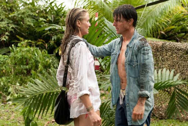 Bild 1 von 14: June (Cameron Diaz, l.) ist zu wertvoll für Roys (Tom Cruise, r.) Gegner geworden, so dass sie ihn auf seiner Mission begleiten muss. Doch kann sie ihm vertrauen?