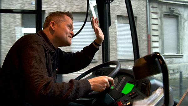 Bild 1 von 2: Was Busfahrer machen, wenn sie mal aufs Klo müssen, zeigt uns Stefan.