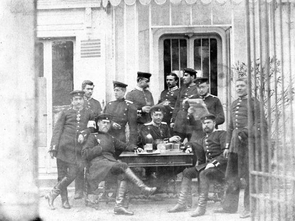 Bild 1 von 4: Gruppe von württembergischen Offizieren im Quartier nach dem Waffenstillstand vom 28. Januar 1871.