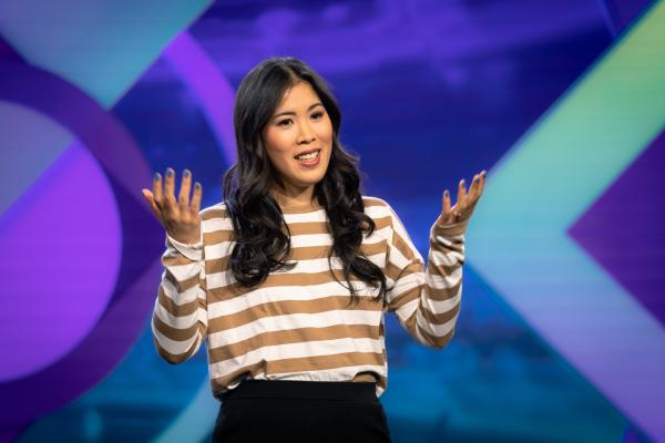 Bild 1 von 11: Dr. Mai Thi Nguyen-Kim im Studio.