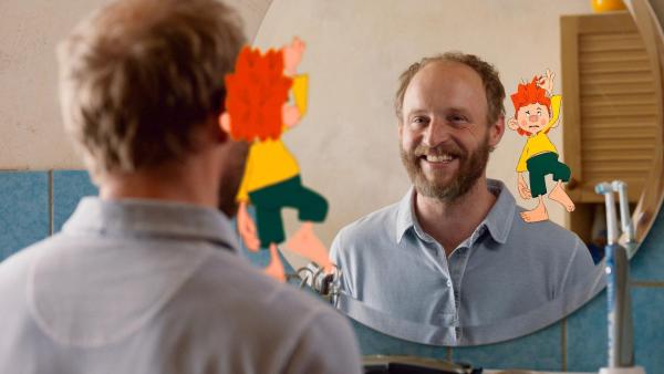 Bild 1 von 22: Im Bild: Florian Brückner (Florian Eder) und Pumuckl.