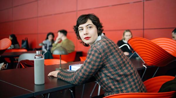 Bild 1 von 27: Im Bild: Karima Al-Sharquawi (Shirin Eissa), eine WG-Mitbewohnerin des Opfers, will in jedem Fall ihr Jura-Studium erfolgreich bestreiten.