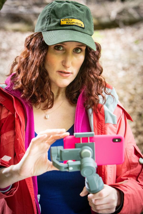 Bild 1 von 8: Blaise McQuinn (Bronagh Waugh) ist Profi-Anglerin und zieht von Wettbewerb zu Wettbewerb. Sie will unbedingt den sagenumwobenen Riesenfisch Ahab an Land ziehen.