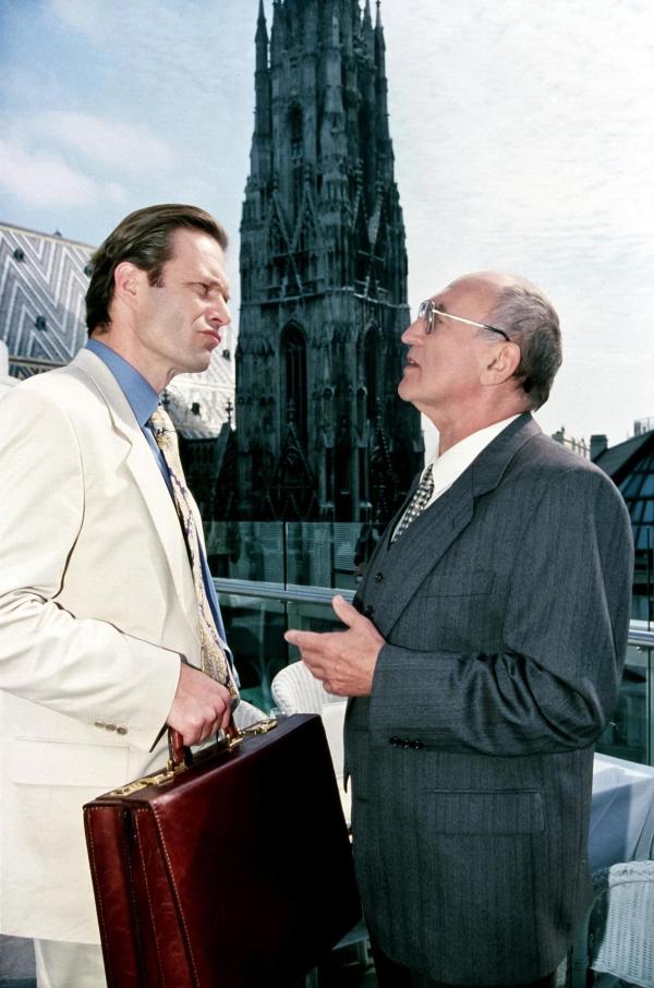 Bild 1 von 19: Im Bild: Alexander Strobele (Markus Spitzer), Jaromir Borek (Shukov).