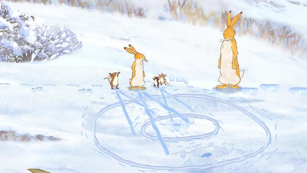 Bild 1 von 5: Beim Schneeball-Weitwerfen gewinnt der kleine Hase immer gegen die Mäuse.