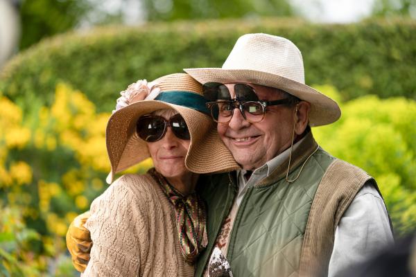 Bild 1 von 13: Ellen (Rita Tushingham) und Richard Huggins (Sylvester McCoy) wirken wie ein unscheinbares, älteres Ehepaar - aber sie haben dunkle Geheimnisse.