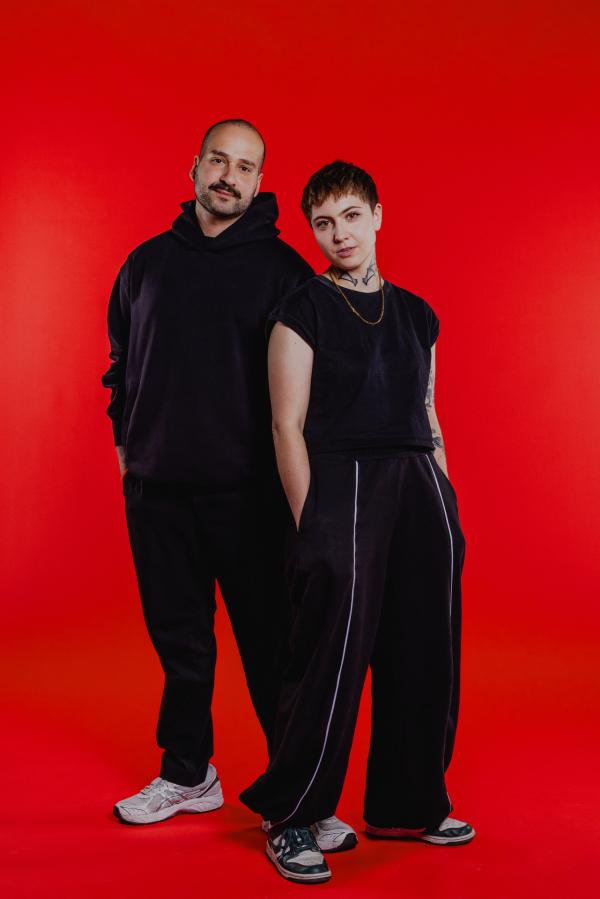 Bild 1 von 5: Hosts Bertan Sivrikaya und Janina Hille.