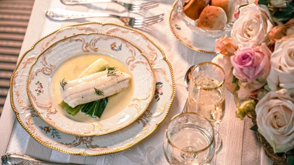 Bild 1 von 7: Königliches Dinner: Bei der Hochzeit von Prinzessin Elizabeth - der späteren Queen - und ihrem Philip ließen es die Briten zwei Jahre nach dem Krieg richtig krachen.