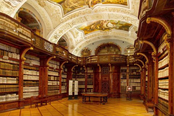 Bild 1 von 10: Im Bild: Bibliothek Geras.