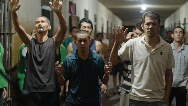 Bild 1 von 6: Gestrandet im Knast in Paraguay: Der Glaube gibt Häftlingen Hoffnung und Halt.