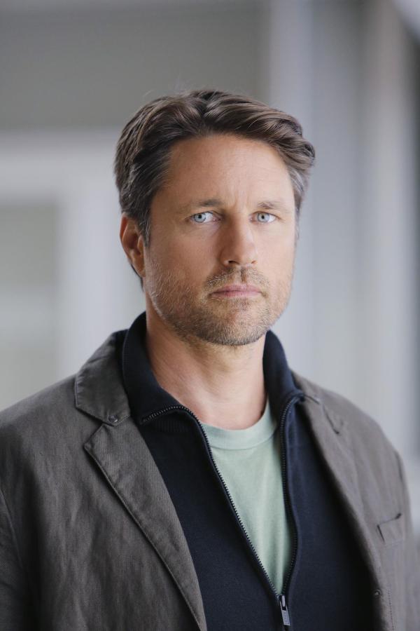 Bild 1 von 67: Mit dem Erscheinen von Dr. Nathan Riggs (Martin Henderson) im Krankenhaus, kehren auch Probleme unter den Ärzten ein ...