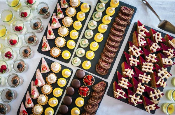 Bild 1 von 5: Große Auswahl an Süßspeisen