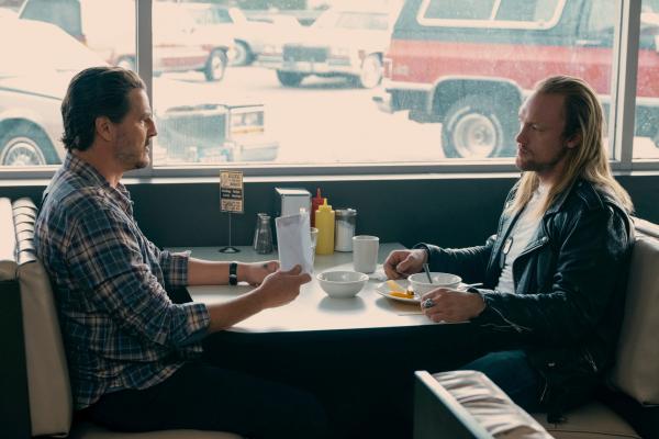 Bild 1 von 5: Pedro Pascal as Clint in Freaky Tales. Photo Credit: Courtesy of Lionsgate