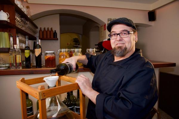 Bild 1 von 15: Im Bild: Patron und Küchenchef Michael Wankerl aus der Grazer \