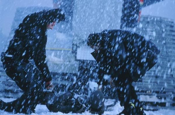 Bild 1 von 14: Eine obskure Opferung? Ein Hinrichtungsritual? Die Tat eines Irren? Die beiden Polizisten Max Kerkerian (Vincent Cassel, r.) und Pierre Nièmans (Jean Reno, l.) stehen vor einem Rätsel ...