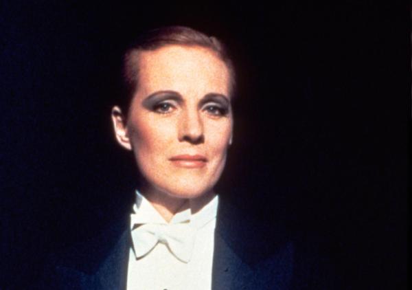 Bild 1 von 8: Im Bild: Julie Andrews am Set von \