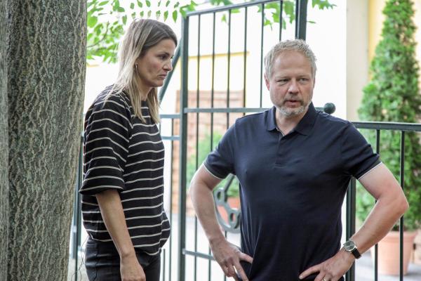 Bild 1 von 15: Im Bild: Doris Hindinger (Miriam Koslik), Wowo Habdank (Stefan Pointner).