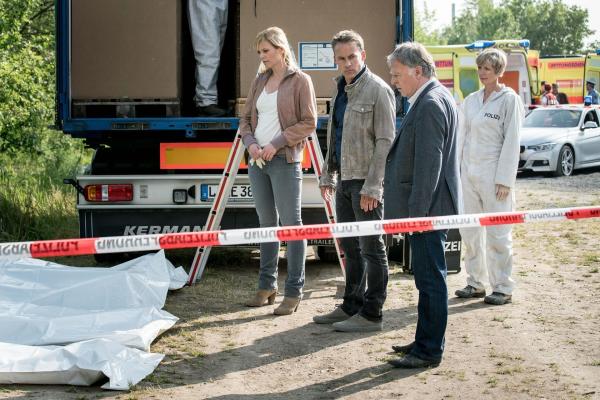 Bild 1 von 5: (v.l.n.r.) Ina Zimmermann (Melanie Marschke); Jan Maybach (Marco Girnth); Hajo Trautzschke (Andreas Schmidt-Schaller); Dr. Rossi (Anna Stieblich)