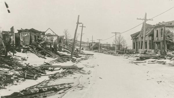Bild 1 von 3: Die Halifax-Explosion zerstört ein ganzes Stadtviertel. Fast 2 000 Menschen verlieren ihr Leben, etwa 9 000 werden verletzt.