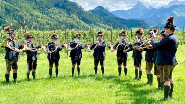 Bild 1 von 7: Im Bild: Jaghornbläsergruppe aus dem Gesäuse.