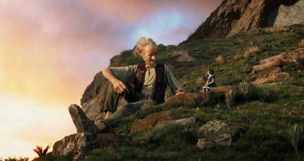 Bild 1 von 10: BFG (Mark Rylance, l.); Sophie (Ruby Barnhill, r.)