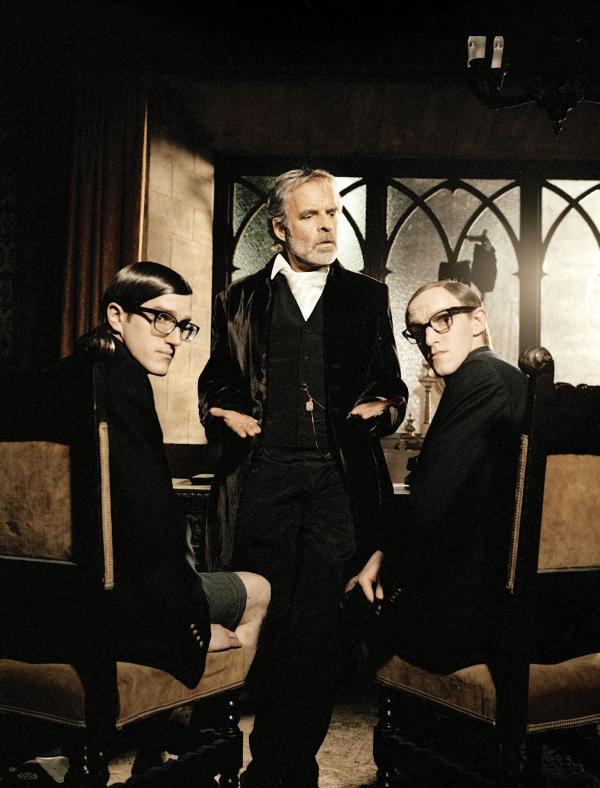Bild 1 von 4: (v.l.n.r.) Fritti (Daniel Steiner); Earl of Cockwood (Thomas Fritsch); Pommi (André Meyer)