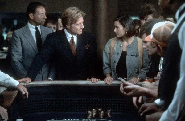 Bild 1 von 4: In Las Vegas erhält Diana (Demi Moore, 3.v.l.) ein unmoralisches Angebot des Milliardärs Gage (Robert Redford, 2.v.l.) - Er bietet ihr eine Million Dollar für eine Nacht mit ihm ...
