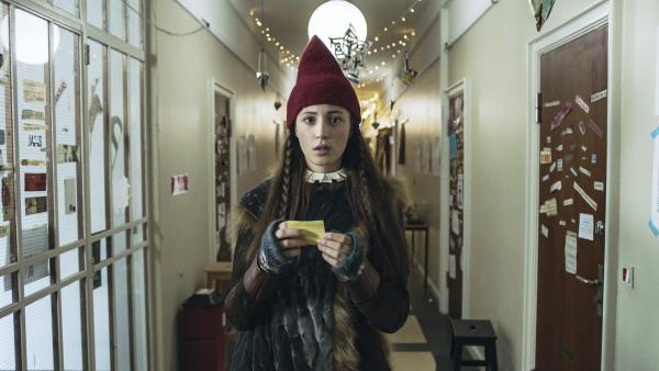 Bild 1 von 1: Tinka (Josephine Chavarria Højbjerg) im Studentenwohnheim