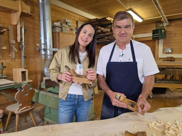 Bild 1 von 27: Im Bild: Maggie Entenfellner, Gerhard Priller - Kunsttischler.