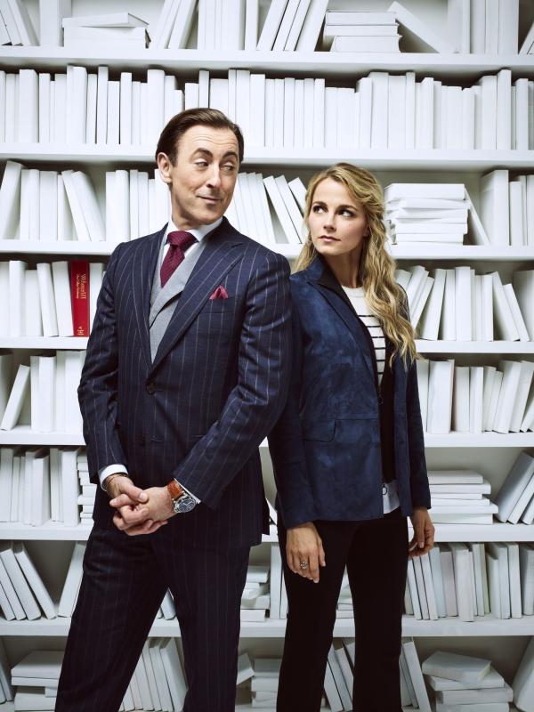 Bild 1 von 20: (1. Staffel) - Als Ermittlerduo lösen der Professor Dr. Dylan Reinhart (Alan Cumming, l.) und Detective Lizzie Needham (Bojana Novakovic, r.) mysteriöse Mordfälle ...