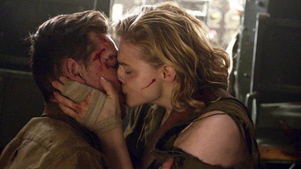 Bild 1 von 6: Maude Garrett (Chloë Grace Moretz) und Walter Quaid (Taylor John Smith)