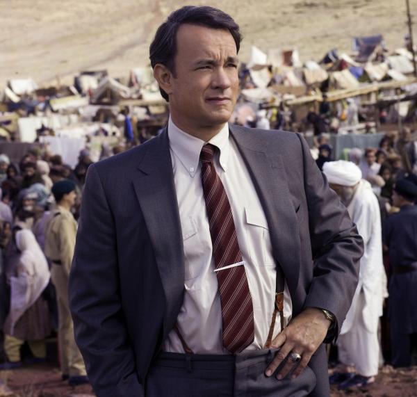 Bild 1 von 19: Setzt seine ganze Macht ein, als er vom Schicksal der afghanischen Bevölkerung erfährt: Charlie Wilson (Tom Hanks) ...