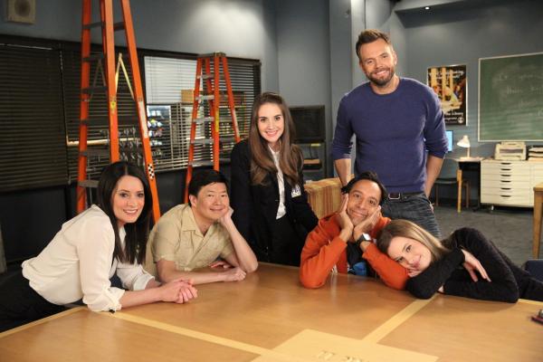 Bild 1 von 35: Als ihr sechstes Jahr am Greendale College zu Ende geht, macht sich die Truppe Gedanken, wie \