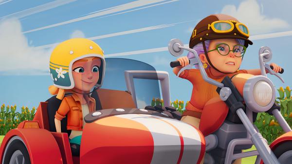 Bild 1 von 3: Clara und Sophie werden verfolgt. Oma Clara muss Gas geben.© KiKA/MACK Magic/Der Kinderkanal von ARD und ZDF, 2025- Honorarfreie Verwendung gemäß AGB im redaktionellen Zusammenhang mit genannter Sendung bei Nennung \