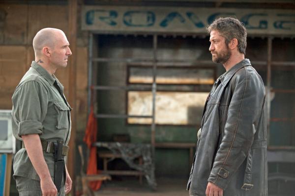 Bild 1 von 6: Die Allianz zwischen Coriolanus (Ralph Fiennes, links) und Aufidius (Gerard Butler) steht schon nach kurzer Zeit wieder vor dem Aus.