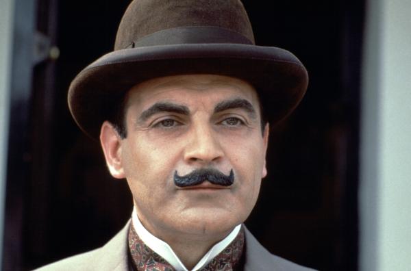Bild 1 von 2: Poirot (David Suchet)