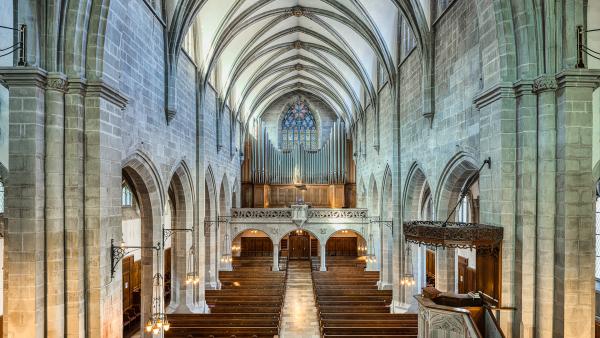 Bild 1 von 2: Innenraum, Altar des FraumünsterVerwendung nur in Verbindung mit Programmkommunikation. Jede andere Nutzung ist untersagt