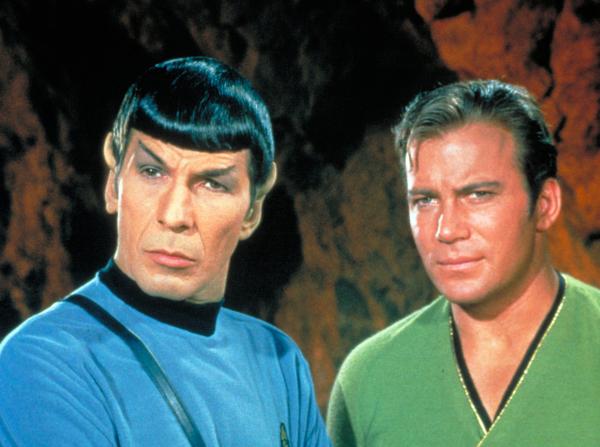 Bild 1 von 2: Cmdr. Spock (Leonard Nimoy, l.); Capt. James T. Kirk (William Shatner, r.)