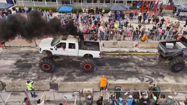 Bild 1 von 10: Coal Rollers tunen ihre Pickups auf den Ausstoß maximaler Abgaswolken.