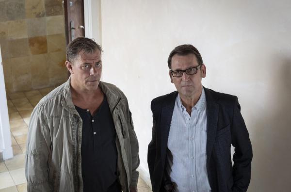 Bild 1 von 6: Finn Kiesewetter (Sven Martinek, l.); Lars Englen (Ingo Naujoks, r.)