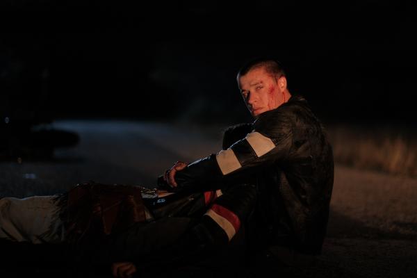 Bild 1 von 4: Daniel (Gijs Blom) durchlebt immer wieder einen folgenschweren Unfall mit Luce (Jessica Alexander). Bilder aus der Vergangenheit?