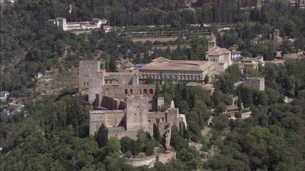 Bild 1 von 5: In Granada steht die berühmte Stadtburg Alhambra. Sie ist seit 1984 Weltkulturerbe.