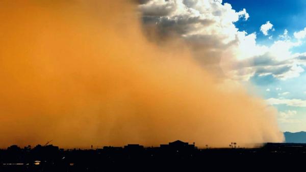 Bild 1 von 2: In rund fünf Milliarden Jahren wird die Erde mit der Sonne vergehen. Doch schon früher wird es zu heiß für Leben.