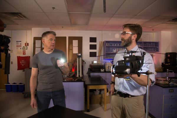 Bild 1 von 2: Mike Baker (l.)