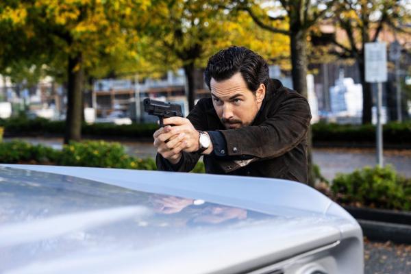 Bild 1 von 8: Cole Ellis (Giacomo Gianniotti)