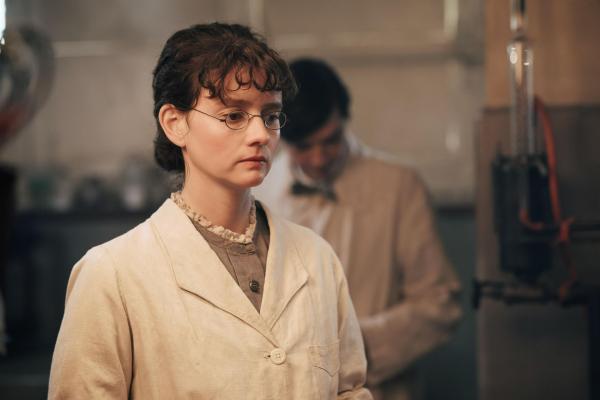 Bild 1 von 4: Marthe (Pauline Etienne)